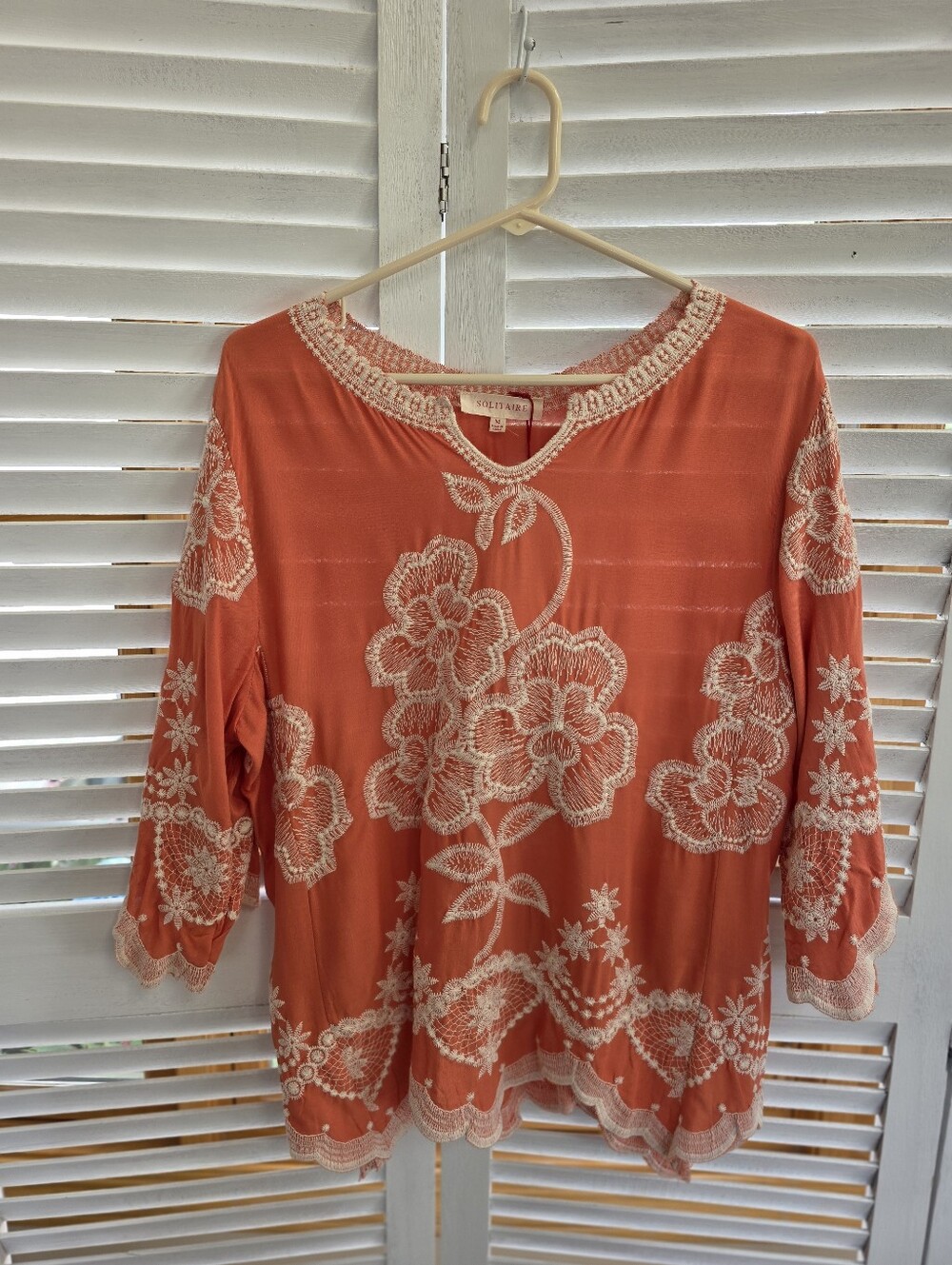 Solitaire Embroidered Scalloped Hem Top Size M